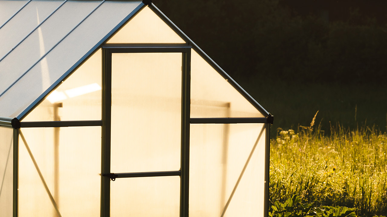 6-tips-to-building-a-sustainable-greenhouse-cover